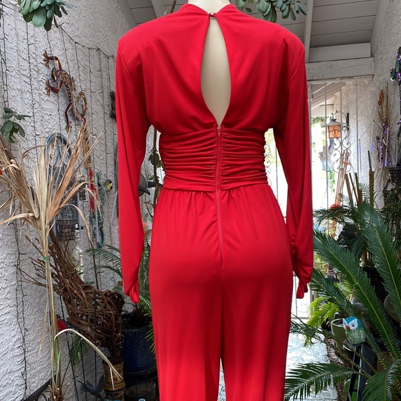 ♦️❤️♦️KAREN OKADA FOR DAVID HOWARD VINTAGE RED STIRRUPS JEWELED JUMPSUIT♦️❤️♦️ - Picture 8 of 9